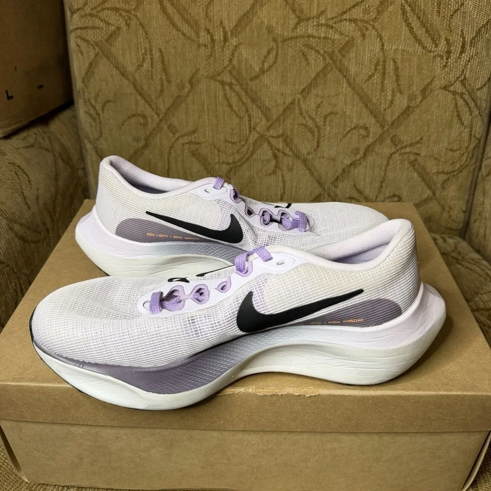 Nike Zoom Fly 5 Women's Size 7 Running Shoes Barely Grape